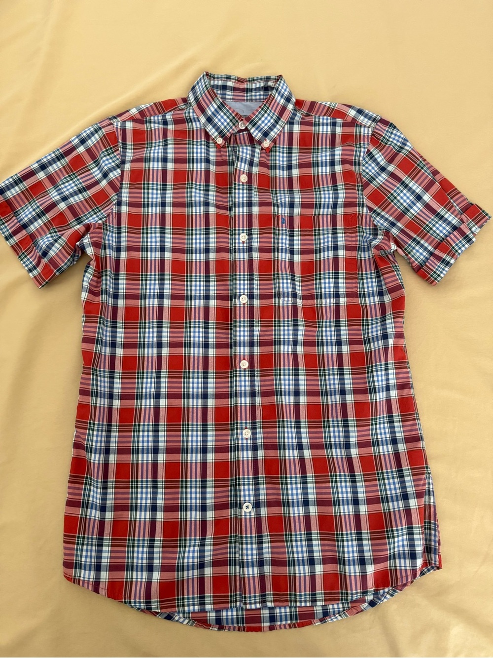Izod Men's Red and Blue Plaid Short-Sleeve Button-Down Shirt